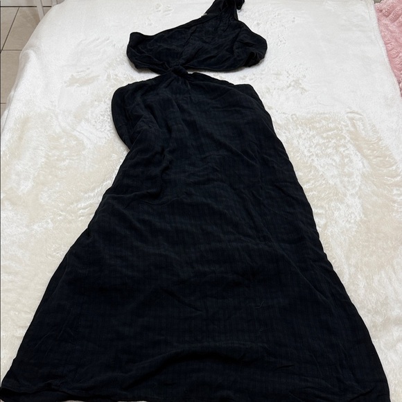 American Eagle Outfitters Black One-Shoulder Dress - Picture 4 of 4